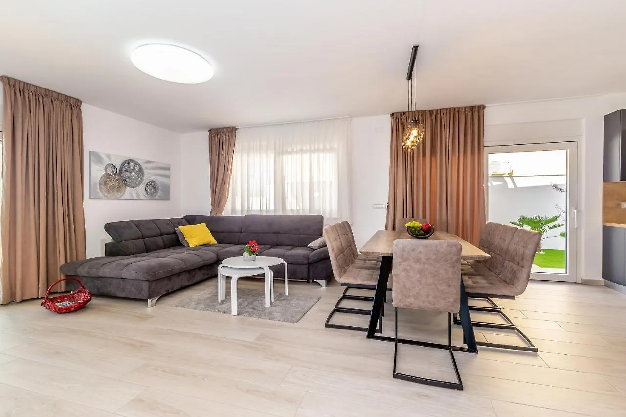 Villa Insula Aurea No.1 Linardići Tatil Evi