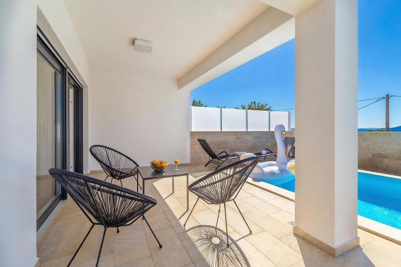 Villa Insula Aurea No.1 Linardići Tatil Evi